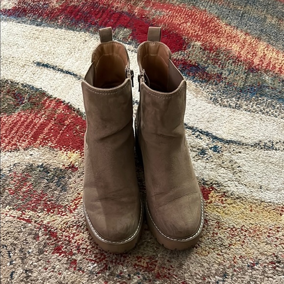 Universal Thread Crispin Chelsea Boots - Picture 2 of 11